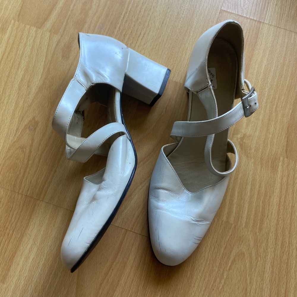 Komplimente vintage 1980s white bridal heels